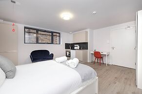 JOIVY Superior Studio near The Meadows