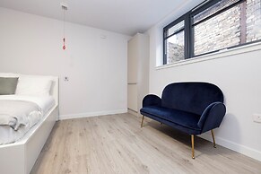 JOIVY Superior Studio near The Meadows