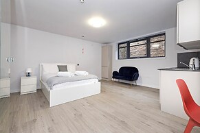 JOIVY Superior Studio near The Meadows