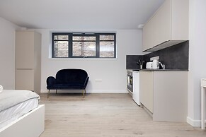 JOIVY Superior Studio near The Meadows