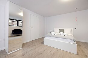 JOIVY Superior Studio near The Meadows