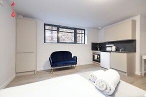 JOIVY Superior Studio near The Meadows