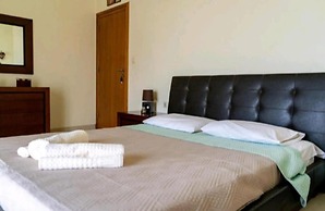 Villa Nostra- Cars Included