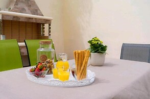 Villa Nostra- Cars Included