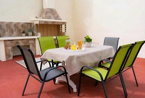 Villa Nostra- Cars Included