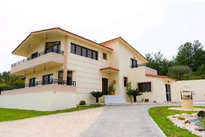 Villa Nostra- Cars Included