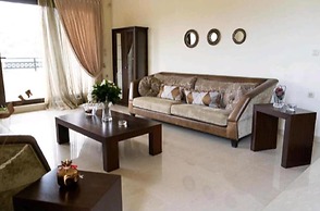 Villa Nostra- Cars Included