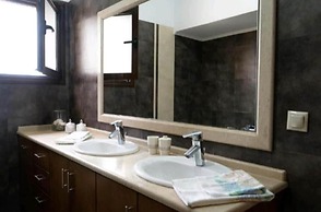 Villa Nostra- Cars Included