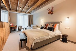 The Pines Bucegi Lodge