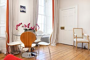 Contemporary Apt in the New Town