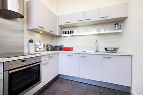 Contemporary Apt in the New Town