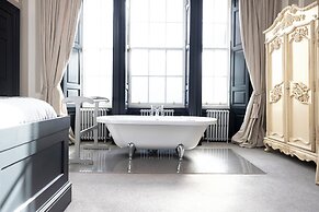 Contemporary Apt in the New Town