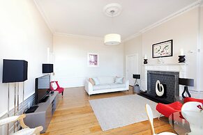 Contemporary Apt in the New Town