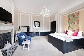 Contemporary Apt in the New Town