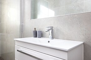 Contemporary Apt in the New Town