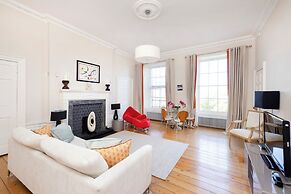 Contemporary Apt in the New Town