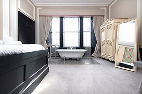 Contemporary Apt in the New Town