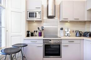 Contemporary Apt in the New Town