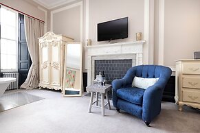 Contemporary Apt in the New Town