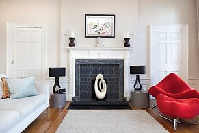 Contemporary Apt in the New Town