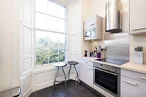 Contemporary Apt in the New Town