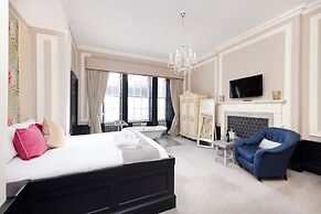 Contemporary Apt in the New Town