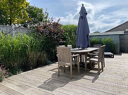 Charming Seaside Cottage - 5-min Walk to Beach