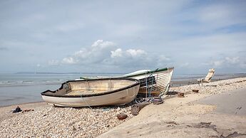 Charming Seaside Cottage - 5-min Walk to Beach