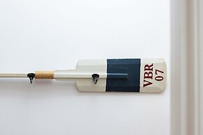 Charming Seaside Cottage - 5-min Walk to Beach