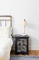 Charming Seaside Cottage - 5-min Walk to Beach