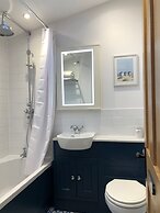 Charming Seaside Cottage - 5-min Walk to Beach