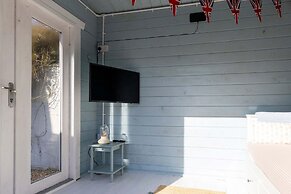 Charming Seaside Cottage - 5-min Walk to Beach