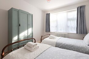 Charming Seaside Cottage - 5-min Walk to Beach