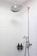 Charming Seaside Cottage - 5-min Walk to Beach