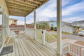 Walk to Shore: Multi-deck Townhome in Kure Beach!