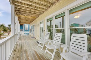 Walk to Shore: Multi-deck Townhome in Kure Beach!