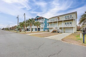 Walk to Shore: Multi-deck Townhome in Kure Beach!