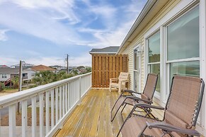 Walk to Shore: Multi-deck Townhome in Kure Beach!
