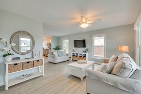 Walk to Shore: Multi-deck Townhome in Kure Beach!