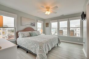 Walk to Shore: Multi-deck Townhome in Kure Beach!