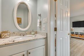 Walk to Shore: Multi-deck Townhome in Kure Beach!