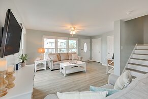 Walk to Shore: Multi-deck Townhome in Kure Beach!