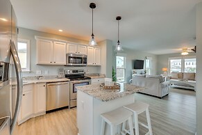 Walk to Shore: Multi-deck Townhome in Kure Beach!