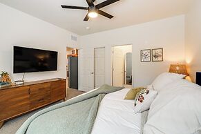 1 Mi to Dtwn Flagstaff: Condo w/ 2 Balconies!