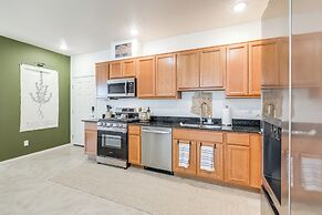 1 Mi to Dtwn Flagstaff: Condo w/ 2 Balconies!