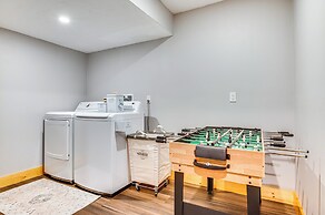 6 Mi to Lake Winnipesaukee: New Hampshire Home