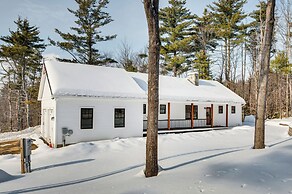 6 Mi to Lake Winnipesaukee: New Hampshire Home