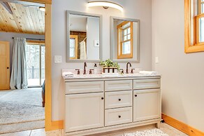 6 Mi to Lake Winnipesaukee: New Hampshire Home