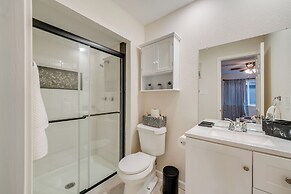 10 Mi to Six Flags: Pet- & Family-friendly Retreat