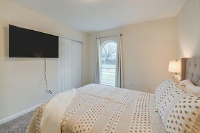 10 Mi to Six Flags: Pet- & Family-friendly Retreat
